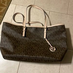 Michael Kors jet set travel bag (large). Good used condition. Offers welcome!